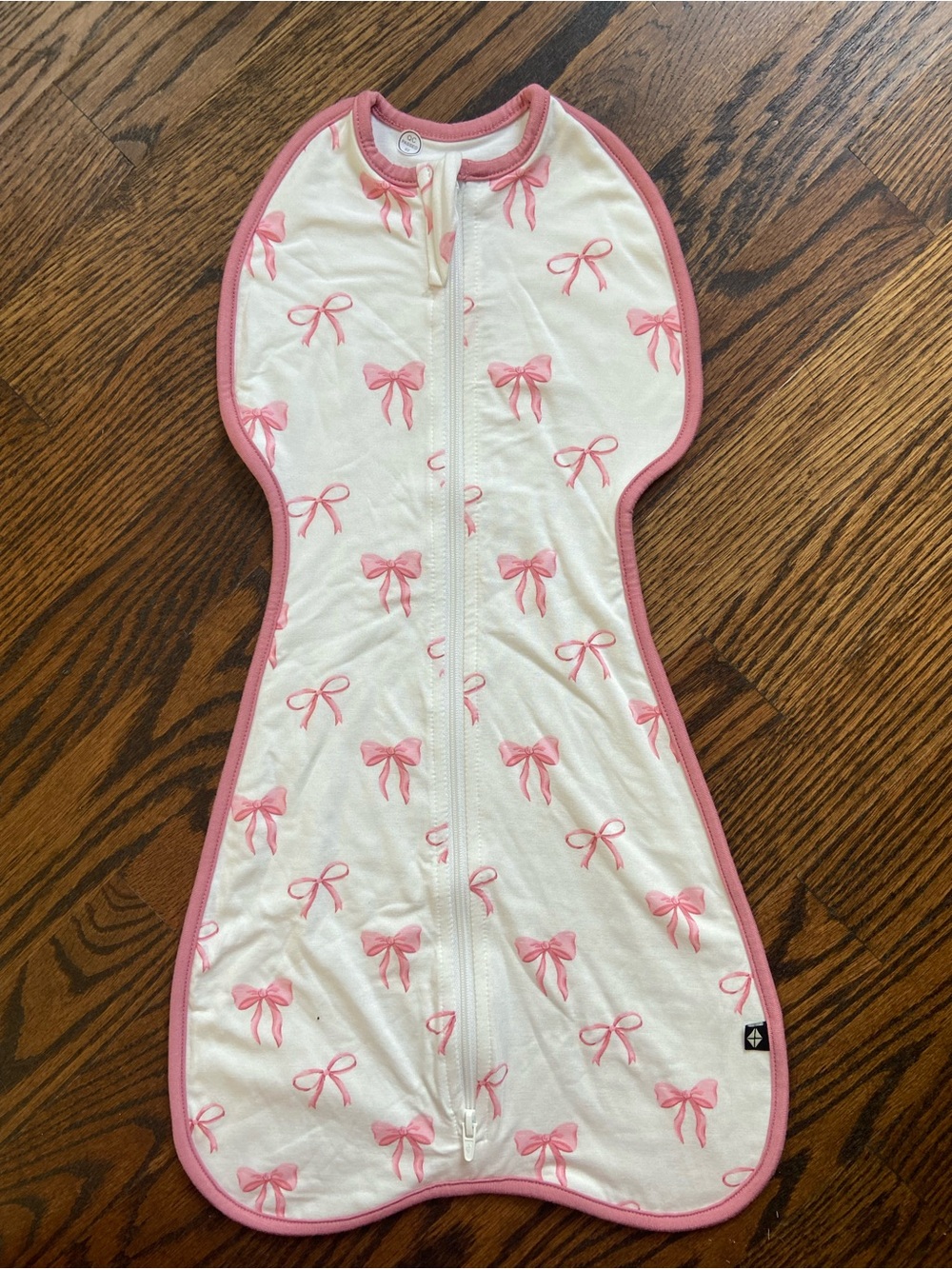 Kyte baby NWOT Pink Bow-Print Baby Swaddle Sleep Sack -NB